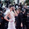 Kendall Jenner (robe Schiaparelli, bijoux Chopard) - Montée des marches du film " Les Filles du Soleil " lors du 71ème Festival International du Film de Cannes. Le 12 mai 2018 © Borde-Jacovides-Moreau/Bestimage