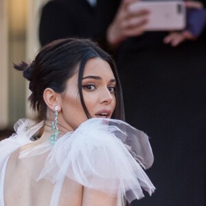 Kendall Jenner (robe Schiaparelli, bijoux Chopard) - Montée des marches du film " Les Filles du Soleil " lors du 71ème Festival International du Film de Cannes. Le 12 mai 2018 © Borde-Jacovides-Moreau/Bestimage