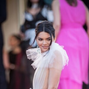 Kendall Jenner (robe Schiaparelli, bijoux Chopard) - Montée des marches du film " Les Filles du Soleil " lors du 71ème Festival International du Film de Cannes. Le 12 mai 2018 © Borde-Jacovides-Moreau/Bestimage