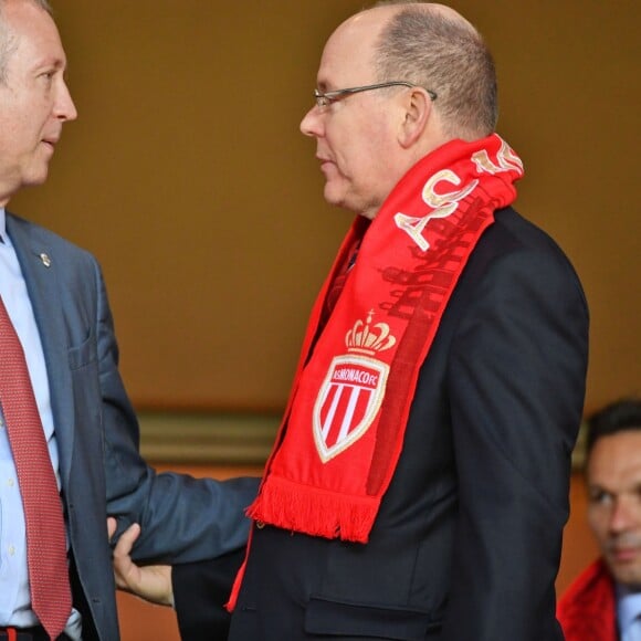 Le prince Albert II de Monaco avec Vadim Vasilyev au match de Ligue 1 entre l'AS Monaco et l'AS Saint-Etienne le 12 mai 2018 au stade Louis-II, qui a vu les Monégasques s'imposer 1 à 0 grâce à un but dans les arrêts de jeu. © Bruno Bebert/Bestimage