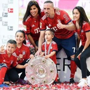 Franck Ribéry champion d'Allemagne avec son équipe du Bayern Munich célèbre son nouveau sacre avec sa femme Wahiba et leurs quatre enfants, Hizya, Shakinez, Seïf el Islam et Mohammed. Instagram, mai 2018.