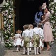  Le prince George de Cambridge, "pageboy", et la princesse Charlotte, "flower girl", au mariage de Pippa Middleton et James Matthews le 20 mai 2017 à Englefield dans le Berkshire. 