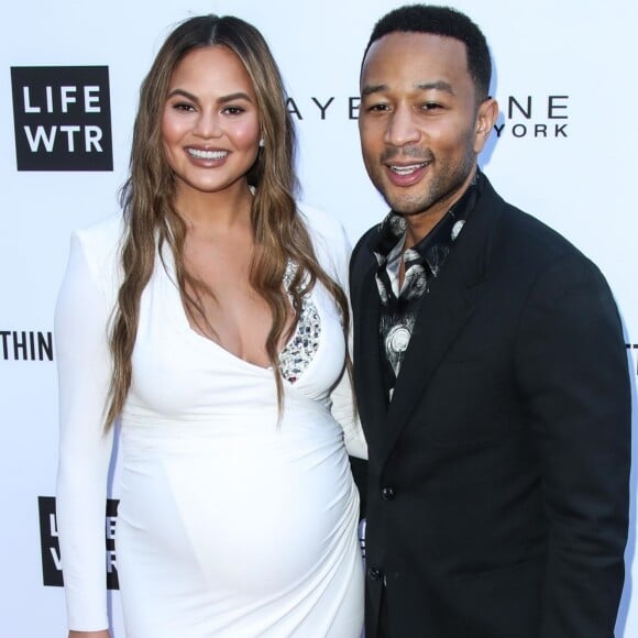 Chrissy Teigen enceinte et son mari John Legend à la 4ème soirée annuelle Daily Front Row à l'hôtel Beverly Hills à Los Angeles, le 8 avril 2018