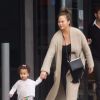 Exclusif - John Legend, sa femme Chrissy Teigen enceinte et leur fille Luna font leurs courses à Malibu le 5 avril 2018.