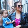 Chrissy Teigen enceinte se balade avec son mari John Legend et sa fille Luna dans les rues de Soho à New York, le 27 février 2018