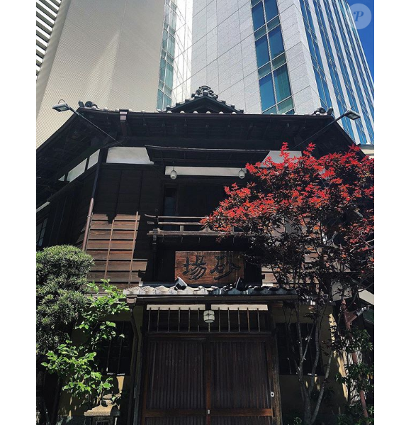 En voyage au Japon, Clara Morgane dévoile une nouvelle expérience de bondage, ce 16 mai 2018.