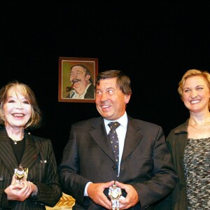 Gérard Jouannest, Juliette Gréco, Ivan Renar et Dianne, épouse de Ronny Coutteure, lors de l'inauguration du théâtre Ronny Coutteure à Frétin près de Lille en mai 2003
