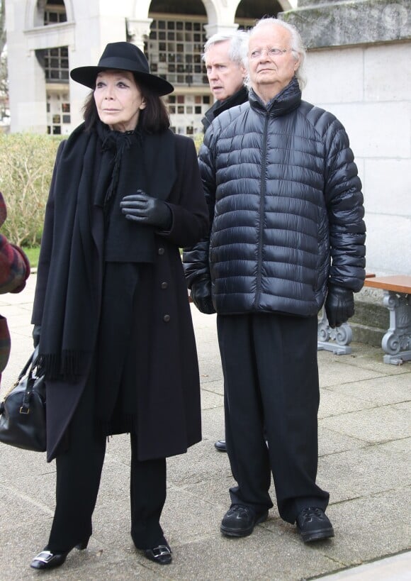 Juliette Gréco et son époux Gérard Jouannest aux obsèques de Hélène Duc au cimetière du Père Lachaise à Paris, le 28 novembre 2014.