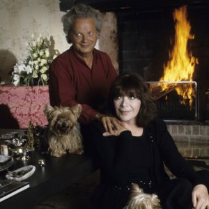 Juliette Gréco et son mari Gérard Jouannest à leur domicile dans l'Oise en octobre 1990.