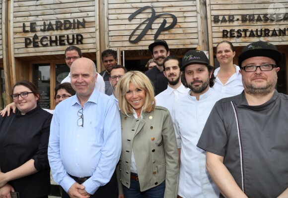 Brigitte Macron s'invite dans une colocation pour jeunes handicapés - Le  Club des Six