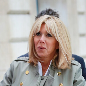 Exclusif - La première dame Brigitte Macron (Trogneux) en visite à Bordeaux accompagnée de Tristan Bromet son chef de cabinet afin de rencontrer le monde des handicapés dans la société, le 17 mai 2018. Brigitte Macron s'est rendue au 82 rue Fondaudège ou se trouvent les locaux de l'association "Clubhouse Bordeaux. © Fabien Cottereau/ Sud-Ouest/Bestimage