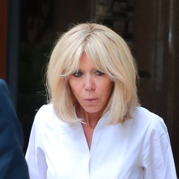 Exclusif - La première dame Brigitte Macron (Trogneux) en visite à Bordeaux accompagnée de Tristan Bromet son chef de cabinet afin de rencontrer le monde des handicapés dans la société, le 17 mai 2018. Brigitte Macron s'est rendue au 82 rue Fondaudège ou se trouvent les locaux de l'association "Clubhouse Bordeaux. © Fabien Cottereau/ Sud-Ouest/Bestimage