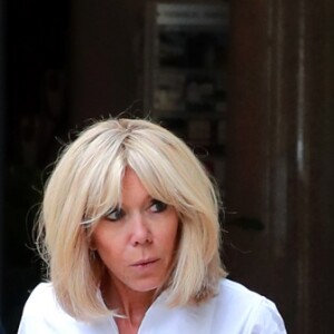 Exclusif - La première dame Brigitte Macron (Trogneux) en visite à Bordeaux accompagnée de Tristan Bromet son chef de cabinet afin de rencontrer le monde des handicapés dans la société, le 17 mai 2018. Brigitte Macron s'est rendue au 82 rue Fondaudège ou se trouvent les locaux de l'association "Clubhouse Bordeaux. © Fabien Cottereau/ Sud-Ouest/Bestimage