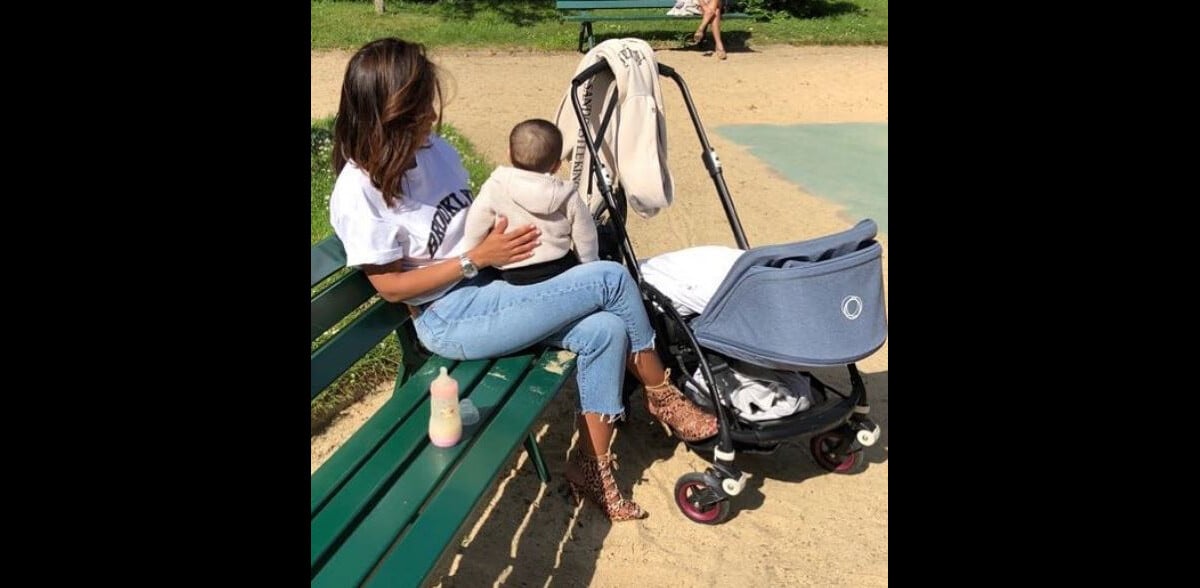 Photo Amel Bent Dans Un Parc Parisien Avec Sa Fille Hana Instagram Le Mai Purepeople