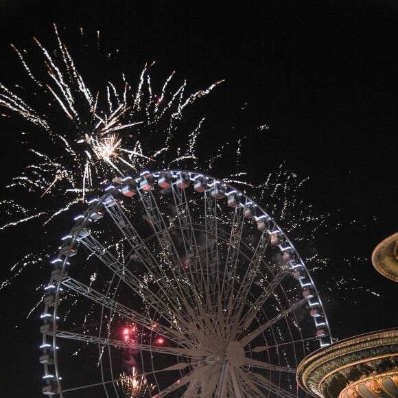 Illustration - Fermeture de la Grande Roue de la place de la Concorde et remise d'un chèque de 90 000 euros pour l'Institut Rafaël ( Institut soutenu par J.Hallyday) à Paris le 18 mai 2018 © Guirec Coadic / Bestimage