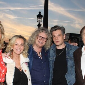 Exclusif - Caroline Margeridon, Fiona Gélin, Pierre-Jean Chalençon, Benjamin Biolay et Daniel Lauclair - Soirée de clôture pour la fermeture de la Grande Roue de la place de la Concorde et remise d'un chèque de 90 000 euros pour l'Institut Rafaël ( Institut soutenu par J.Hallyday) à Paris le 18 mai 2018 © Guirec Coadic / Philippe Baldini / Bestimage