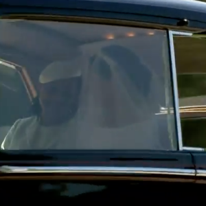 Meghan Markle, dans sa robe de mariée, quittant le Cliveden House Hotel avec sa mère Doria Ragland pour se rendre à Windsor le 19 mai 2018, jour de son mariage avec le prince Harry.