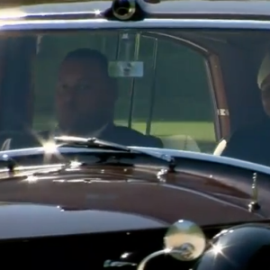 Meghan Markle, dans sa robe de mariée, quittant le Cliveden House Hotel avec sa mère Doria Ragland pour se rendre à Windsor le 19 mai 2018, jour de son mariage avec le prince Harry.