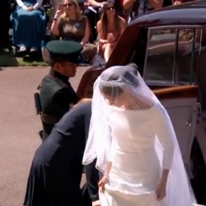 Meghan Markle est apparue dans sa robe signée Clare Waight Keller pour Givenchy le 19 mai 2018 à Windsor pour son mariage avec le prince Harry.