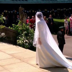 Meghan Markle est apparue dans sa robe signée Clare Waight Keller pour Givenchy le 19 mai 2018 à Windsor pour son mariage avec le prince Harry.