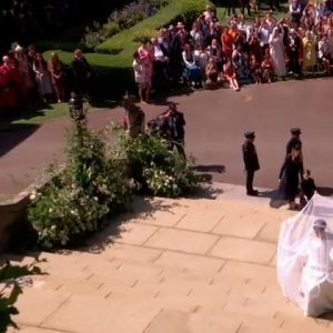 Meghan Markle est apparue dans sa robe signée Clare Waight Keller pour Givenchy le 19 mai 2018 à Windsor pour son mariage avec le prince Harry.