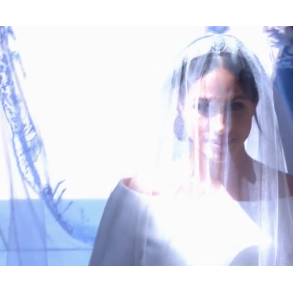 Meghan Markle est apparue dans sa robe signée Clare Waight Keller pour Givenchy le 19 mai 2018 à Windsor pour son mariage avec le prince Harry.