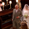 Meghan Markle, au bras du prince Charles chargé de la conduire à l'autel, est apparue dans sa robe signée Clare Waight Keller pour Givenchy le 19 mai 2018 à Windsor pour son mariage avec le prince Harry.