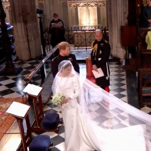 Meghan Markle est apparue dans sa robe signée Clare Waight Keller pour Givenchy le 19 mai 2018 à Windsor pour son mariage avec le prince Harry.