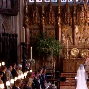 Meghan Markle est apparue dans sa robe signée Clare Waight Keller pour Givenchy le 19 mai 2018 à Windsor pour son mariage avec le prince Harry.