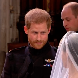 Le prince Harry était ému de voir Meghan Markle dans sa robe de mariée signée Clare Waight Keller pour Givenchy le 19 mai 2018 à Windsor lors de leur mariage.