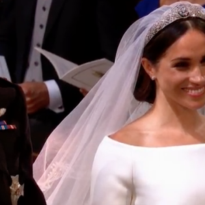 Mariage du prince Harry et de Meghan Markle le 19 mai 2018 en la chapelle St George à Windsor. Meghan porte une robe de mariée confectionnée par Clare Waight Keller pour Givenchy, Harry porte son uniforme de capitaine des Blues and Royals.