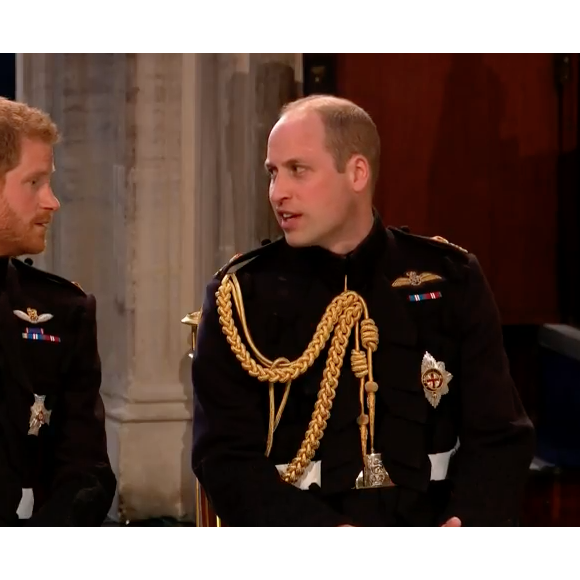 Le prince Harry avec son frère William, son témoin, lors de son mariage avec Meghan Markle le 19 mai 2018 en la chapelle St George à Windsor. Les deux frères portent leur uniforme des Blues and Royals.