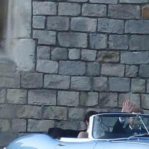 Le prince Harry et Meghan Markle, duc et duchesse de Sussex, ont quitté le château de Windsor à bord d'une Jaguar E-Type Concept Zero immatriculée "190518" pour se rendre à Frogmore House où avait lieu la réception de leur mariage, le 19 mai 2018. La mariée s'était changée et portait une robe Stella McCartney ainsi qu'une bague sertie d'une aigue-marine ayant apparten à Lady Diana.