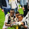 Blaise Matuidi sacré champion d'Italie avec la Juventus de Turin le 19 mai 2018. Le footballeur a fêté ce titre en famille, avec sa femme Isabelle et leurs trois enfants Myliane, Naëlle et Eden.