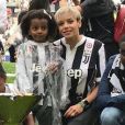 Blaise Matuidi sacré champion d'Italie avec la Juventus de Turin le 19 mai 2018. Le footballeur a fêté ce titre en famille, avec sa femme Isabelle et leurs trois enfants  Myliane, Naëlle et Eden. 