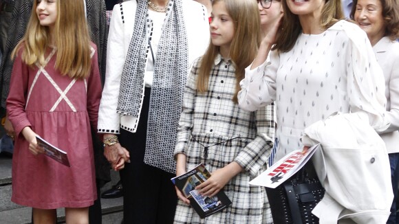 Letizia d'Espagne : Bain de foule avec ses filles, sa mère et la reine Sofia