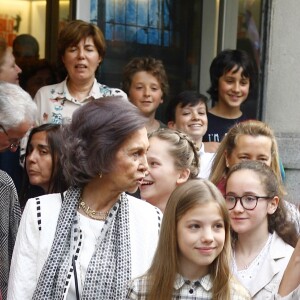 La reine Letizia et la reine Sofia d'Espagne sont allées assister en famille avec la princesse Leonor des Asturies et l'infante Sofia, filles de Letizia et du roi Felipe VI, Paloma Rocasolano, mère de la reine Letizia, Victoria de Marichalar, fille de l'infante Elena et Irene Urdangarin, fille de l'infante Cristina, à une représentation de la comédie musicale Billy Elliot au Teatro Nuevo Alcala à Madrid le 19 mai 2018.