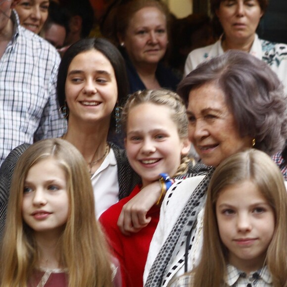 La reine Letizia et la reine Sofia d'Espagne sont allées assister en famille avec la princesse Leonor des Asturies et l'infante Sofia, filles de Letizia et du roi Felipe VI, Paloma Rocasolano, mère de la reine Letizia, Victoria de Marichalar, fille de l'infante Elena et Irene Urdangarin, fille de l'infante Cristina, à une représentation de la comédie musicale Billy Elliot au Teatro Nuevo Alcala à Madrid le 19 mai 2018.
