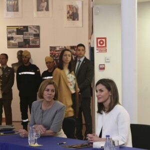 La reine Letizia d'Espagne a visité le quartier général des services d'urgences de Madrid le 18 mai 2018.