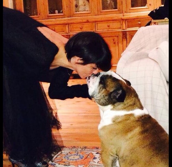 Florence Foresti avec son bulldog Bernie sur Twitter le 31 décembre 2013.