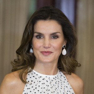 La reine Letizia d'Espagne, en robe Carolina Herrera, a été reçue par le président Danilo Medina et sa femme Candida Montilla au palais présidentiel à Saint-Domingue en République dominicaine le 21 mai 2018 dans le cadre de sa mission dans le cadre de la coopération internationale espagnole.