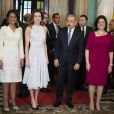 La reine Letizia d'Espagne, en robe Carolina Herrera, a été reçue par le président Danilo Medina et sa femme Candida Montilla au palais présidentiel à Saint-Domingue en République dominicaine le 21 mai 2018 dans le cadre de sa mission dans le cadre de la coopération internationale espagnole.