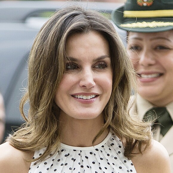 La reine Letizia d'Espagne (en robe Carolina Herrera) a visité avec la première dame dominicaine Candida Montilla le centre de soins pour handicapés de Saint-Domingue en République dominicaine le 21 mai 2018. L'épouse du roi Felipe a eu la cote auprès des enfants, câlins et bisous en pagaille !