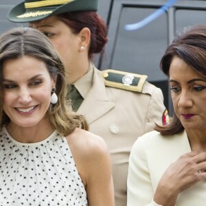 La reine Letizia d'Espagne (en robe Carolina Herrera) a visité avec la première dame dominicaine Candida Montilla le centre de soins pour handicapés de Saint-Domingue en République dominicaine le 21 mai 2018. L'épouse du roi Felipe a eu la cote auprès des enfants, câlins et bisous en pagaille !