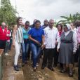 La reine Letizia d'Espagne (haut et pantalon Massimo Dutti, veste Hugo Boss) visite le projet "Monte Plata Water" à Monte Plata lors de son voyage officiel en République dominicaine le 21 mai 2018.