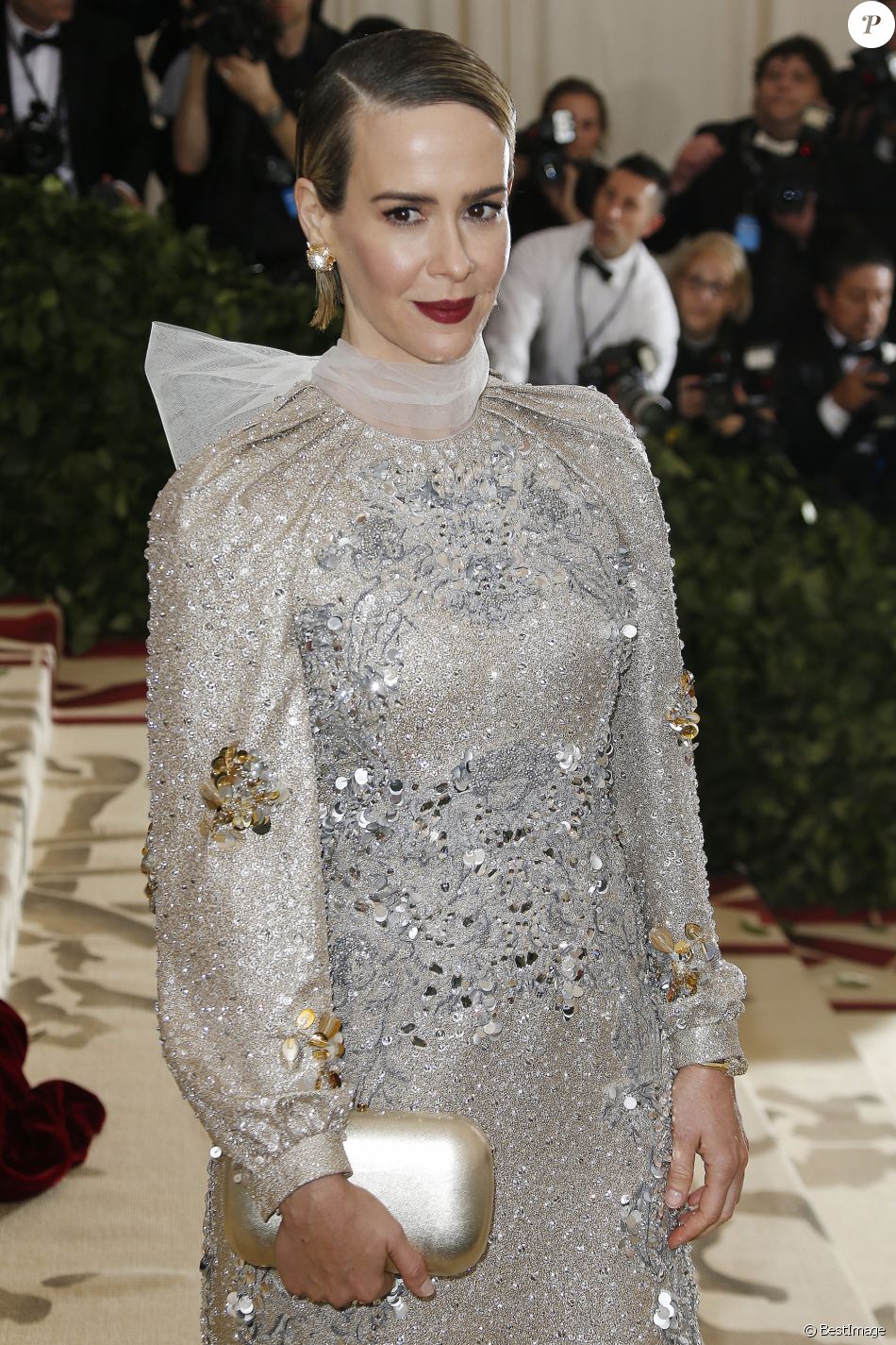 Sarah Paulson au Met Gala 2018 célébrant l'ouverture de l'exposition