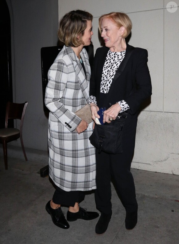 Sarah Paulson et sa compagne Holland Taylor - People à la sortie du restaurant Craig à West Hollywood. Le 24 mars 2018.