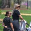 Exclusif - Premières photos de Khloé Kardashian en balade avec sa fille True Thompson dans un parc à Cleveland, le 6 mai 2018