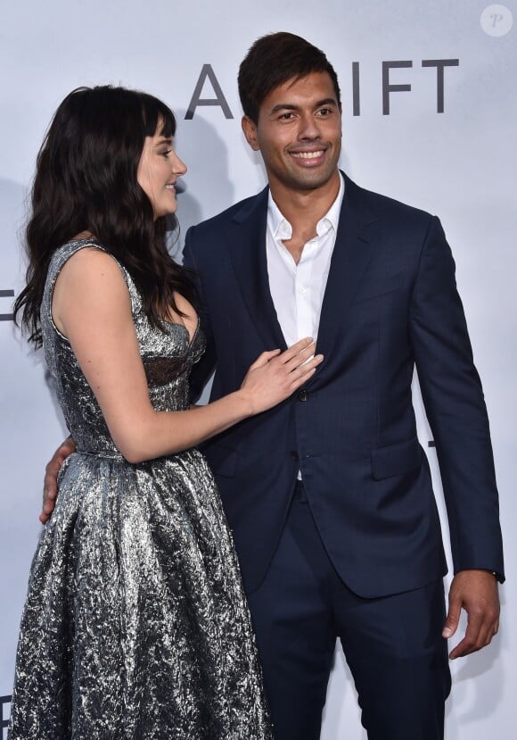 Shailene Woodley et son compagnon Ben Volavola à la première de 'Adrift' aux cinémas Regal à Los Angeles, le 23 mai 2018 © Chris Delmas/Bestimage