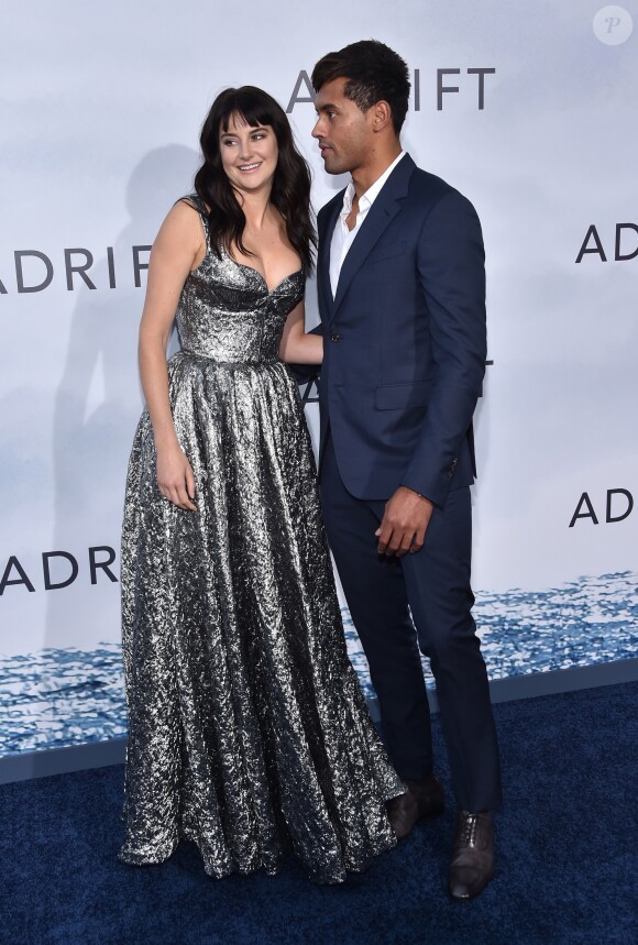 Shailene Woodley et son compagnon Ben Volavola à la première de 'Adrift' aux cinémas Regal à Los Angeles, le 23 mai 2018 © Chris Delmas/Bestimage